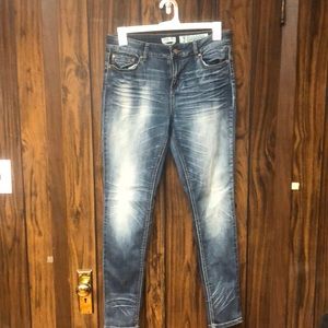 Distressed skinny jeans